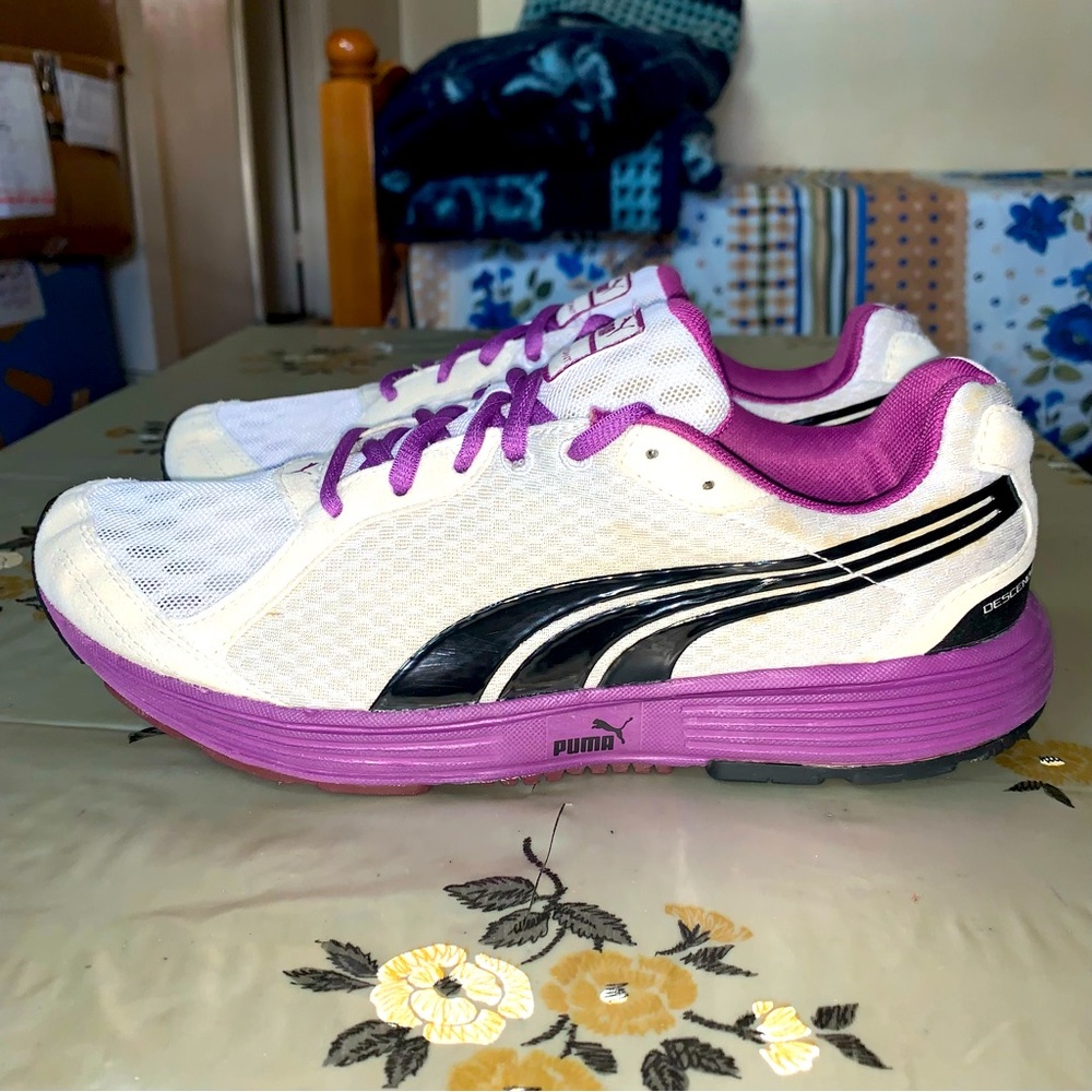 Puma PUMA Descendant White Violet/Cordial  Running Shoes women’s size 9.5